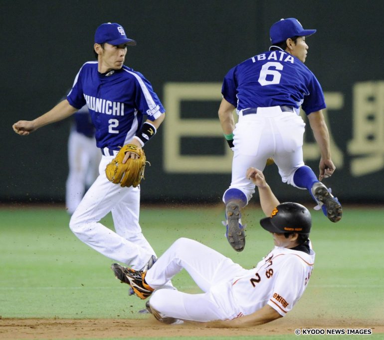 中日で史上最強の二遊間 二人はアライバコンビとは 不仲ですれ違い 読売巨人軍とプロ野球のエンターテイメントメディア