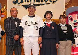 宮城大弥の彼女 結婚 家族 兄弟 両親 父と母 妹 貧乏 お母さんありがとうで特番 プロ野球とエンターテイメントメディア