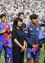 久保建英の母親は「東大卒」？