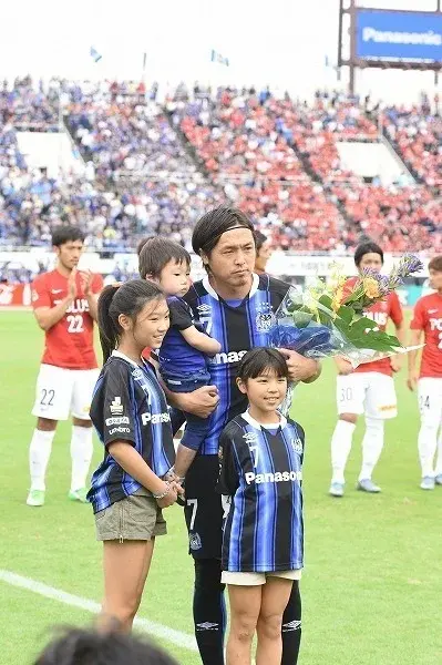 遠藤保仁の妻に「病気」の報道はあった?馴れ初めは?