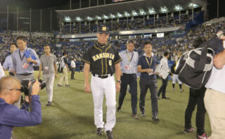 神宮球場の面白み 伊藤忠シート 野次 ヤジ やブーイングはなぜひどい 伊藤忠ヤクルトスワローズ 読売巨人軍とプロ野球のエンターテイメントメディア